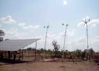 China Hogar de la fuente de alimentación de la granja solar y sistemas de energía eólica con rejilla Paso-por el inversor de la función fábrica